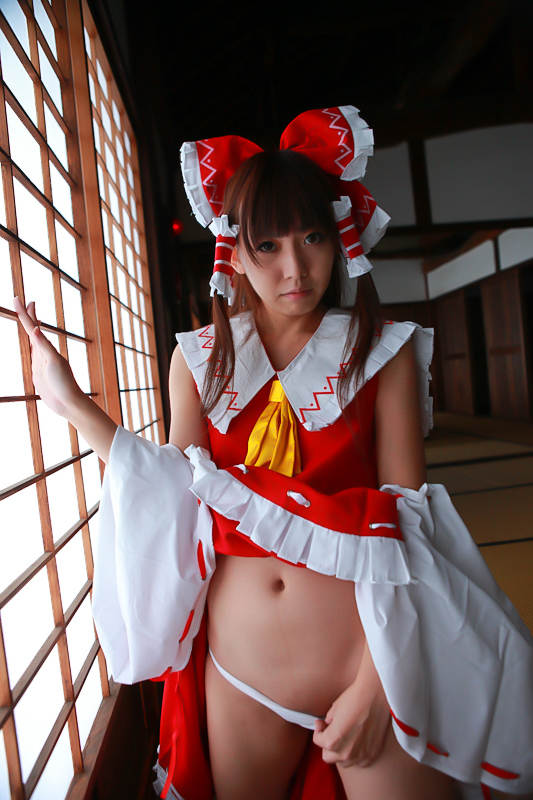 [Cosplay] Reimu Hakurei with dildo and toys - Touhou Project Cosplay